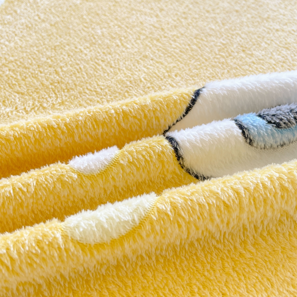 91家纺网 家纺一手货源 找家纺 牵梦萦家纺 2025新款雪花绒立体包边床笠 大眼宝宝