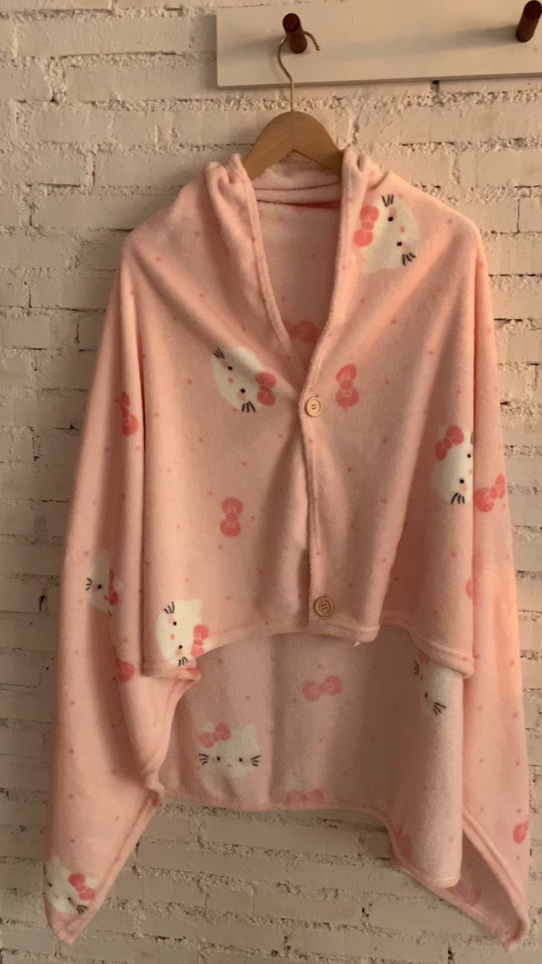 91家纺网 家纺一手货源 找家纺 桃喜 2025秋冬新款双面牛奶绒披肩毯毛毯毯子 超甜小猫（双面绒披肩毯）