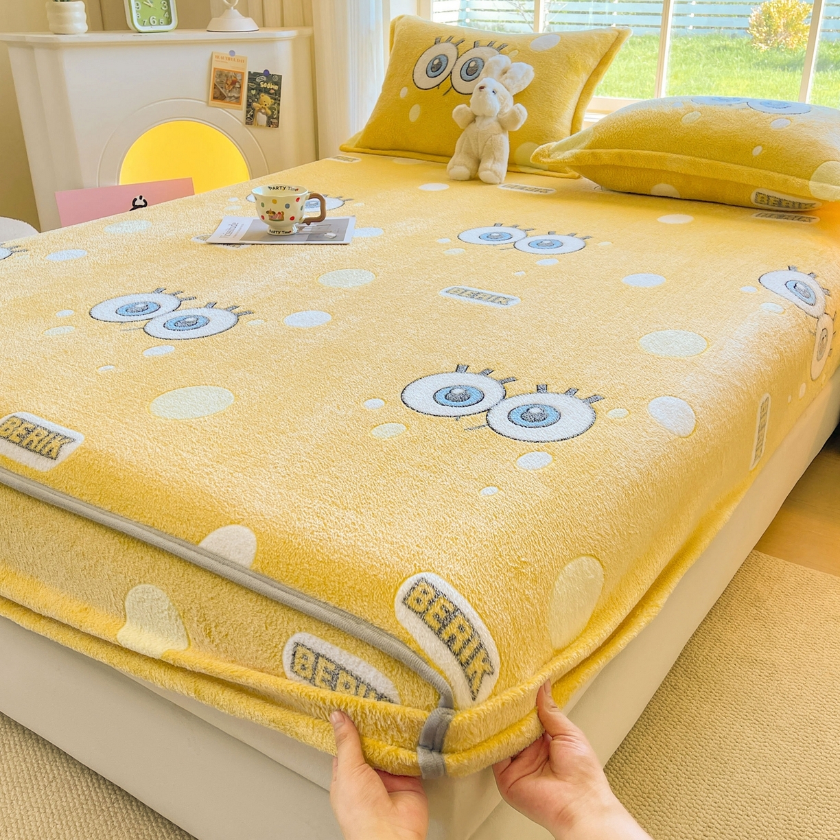 91家纺网 家纺一手货源 找家纺 牵梦萦家纺 2025新款雪花绒立体包边床笠 大眼宝宝