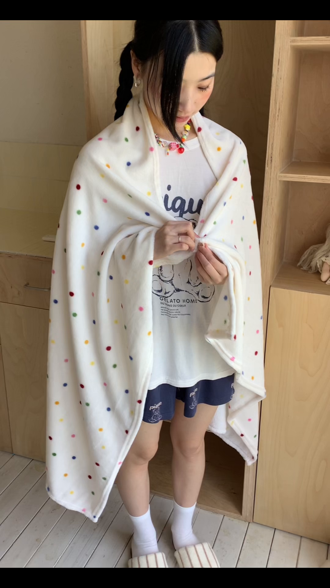 91家纺网 家纺一手货源 找家纺 桃喜 2025秋冬新款双面牛奶绒披肩毯毛毯毯子 彩色波点（双面绒披肩毯）