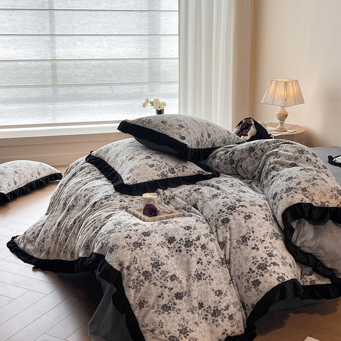 91家纺网 家纺一手货源 找家纺 安哆啦家纺 2025新款法式赫本风牛奶绒四件套 法式-星河入梦