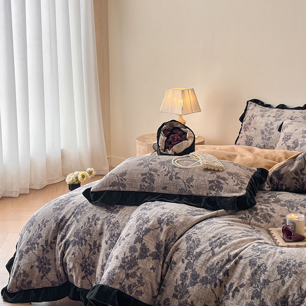 91家纺网 家纺一手货源 找家纺 安哆啦家纺 2025新款法式赫本风牛奶绒四件套 法式-花影浅吟