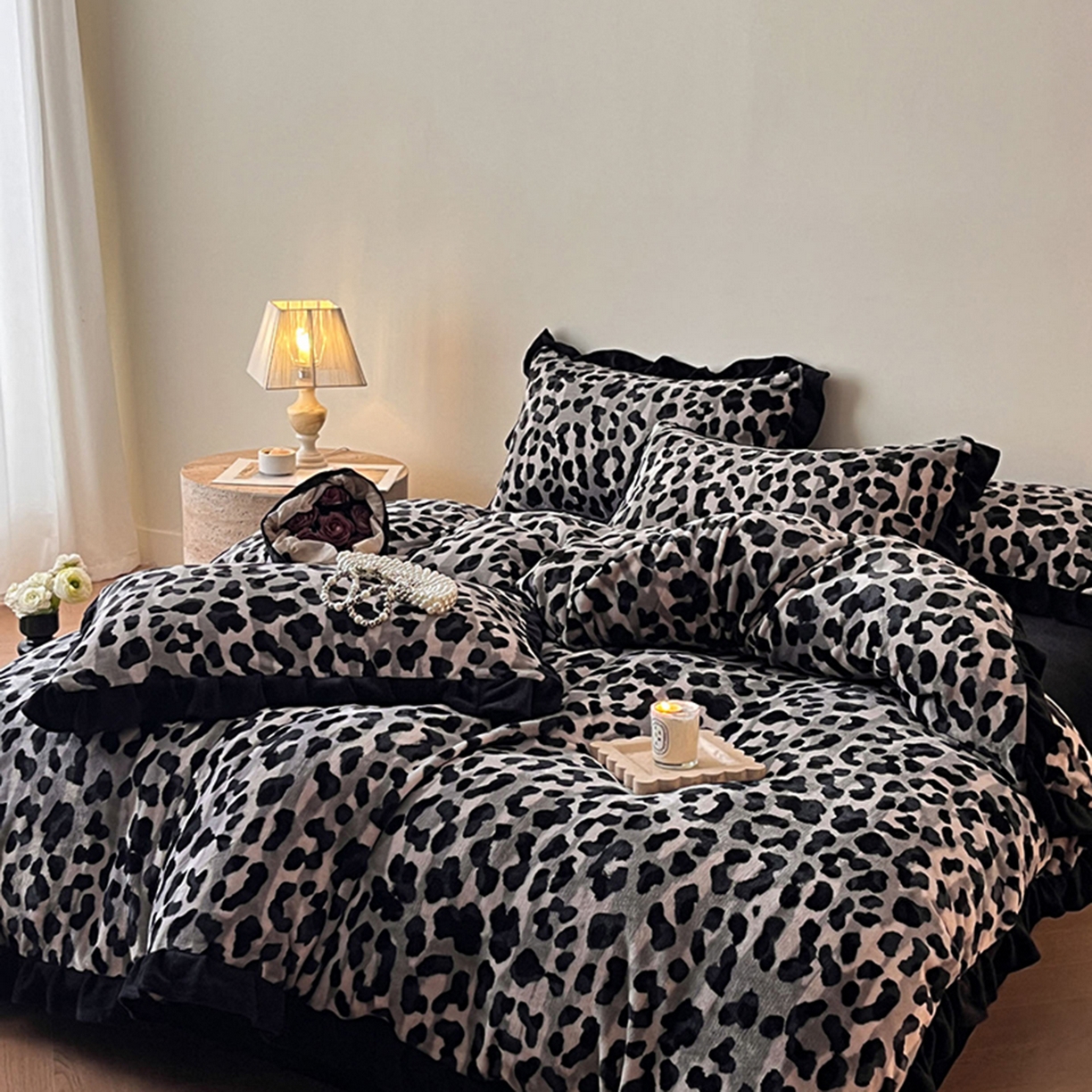 91家纺网 家纺一手货源 找家纺 安哆啦家纺 2025新款法式赫本风牛奶绒四件套 法式-高级豹纹