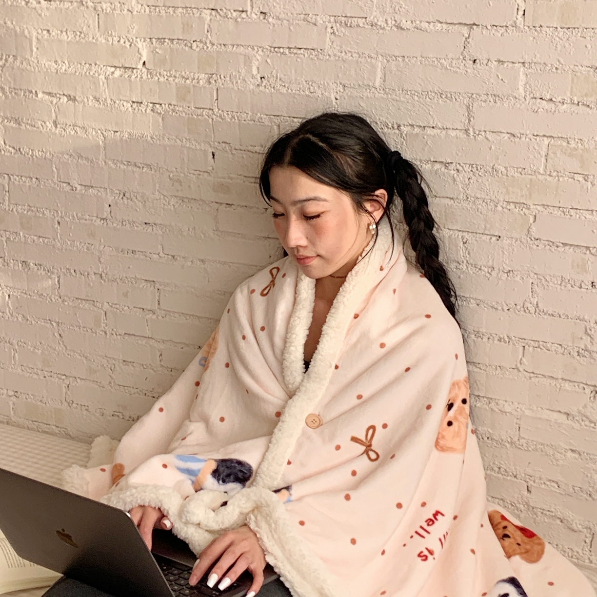 91家纺网 家纺一手货源 找家纺 （总）桃喜 2025秋冬新款加厚牛奶绒羊羔绒披肩毯