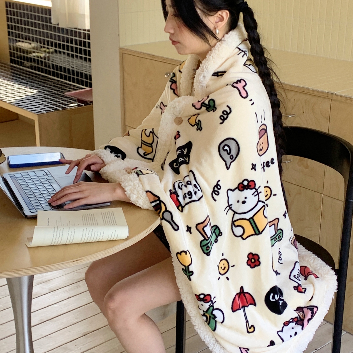 91家纺网 家纺一手货源 找家纺 （总）桃喜 2025秋冬新款加厚牛奶绒羊羔绒披肩毯