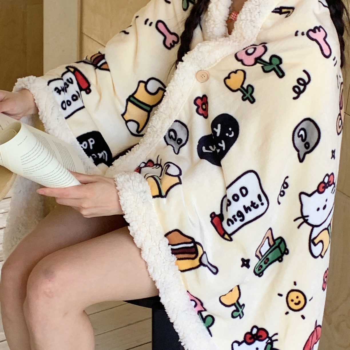 91家纺网 家纺一手货源 找家纺 桃喜 2025秋冬新款加厚牛奶绒羊羔绒披肩毯 小猫笔记（羊羔绒披肩毯）