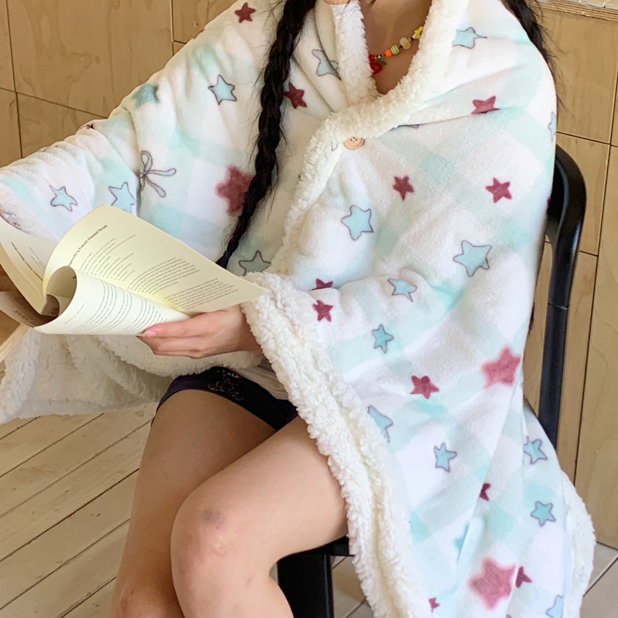 91家纺网 家纺一手货源 找家纺 桃喜 2025秋冬新款加厚牛奶绒羊羔绒披肩毯 薄荷奶咖星星（羊羔绒披肩毯）