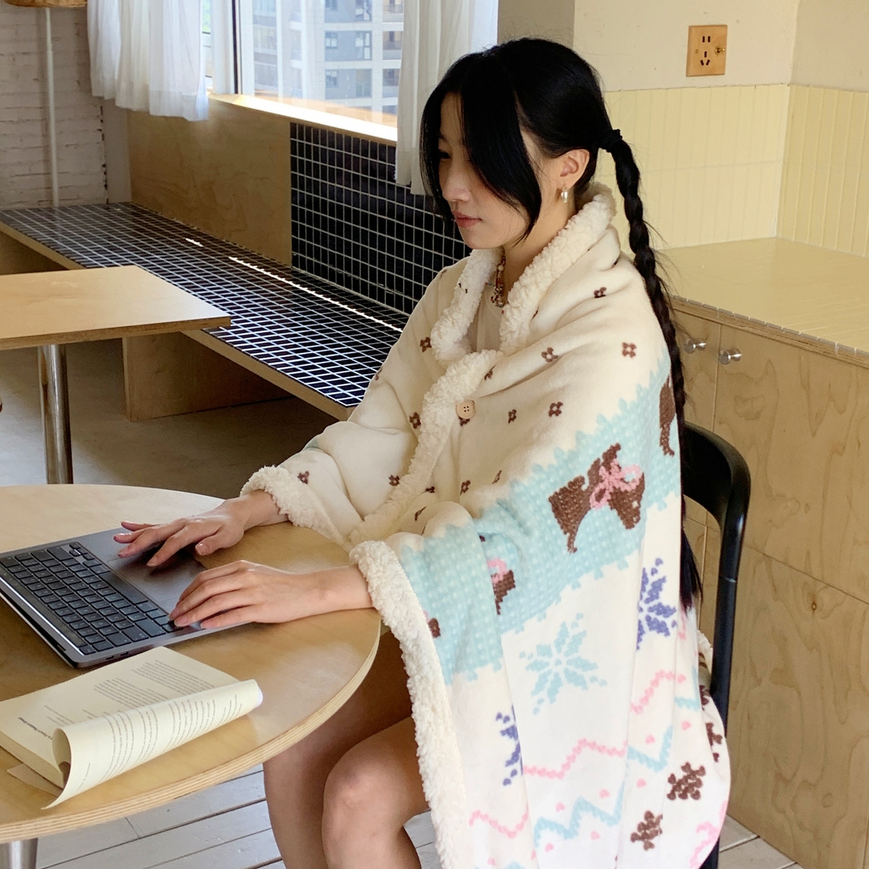 桃喜 2025秋冬新款加厚牛奶绒羊羔绒披肩毯 费尔岛狗狗蓝（羊羔绒披肩毯）