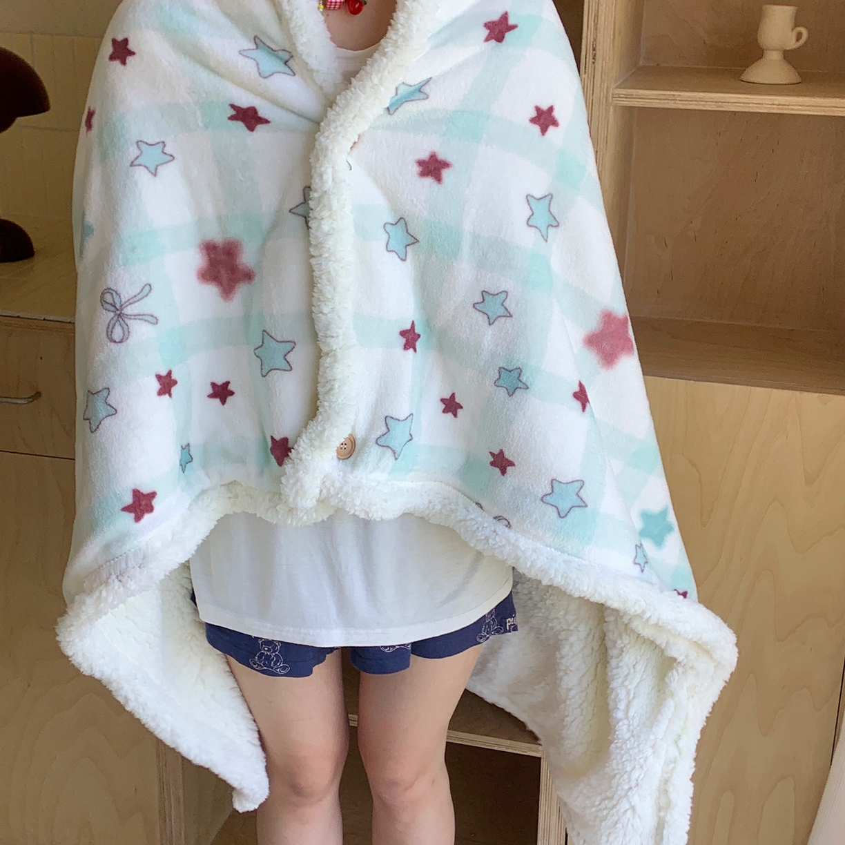 91家纺网 家纺一手货源 找家纺 桃喜 2025秋冬新款加厚牛奶绒羊羔绒披肩毯 薄荷奶咖星星（羊羔绒披肩毯）