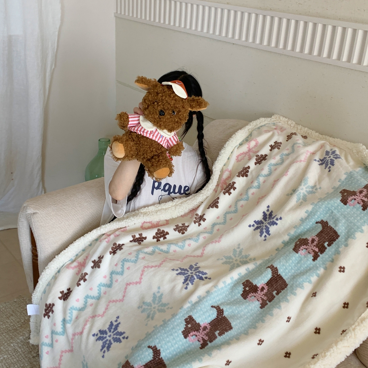 91家纺网 家纺一手货源 找家纺 桃喜 2025秋冬新款加厚牛奶绒羊羔绒披肩毯 费尔岛狗狗蓝（羊羔绒披肩毯）