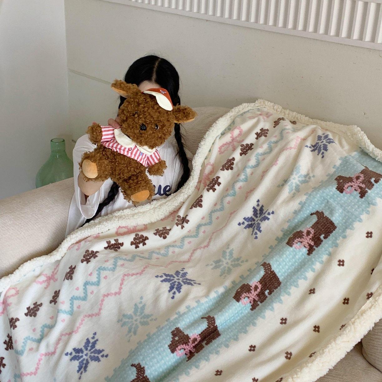 91家纺网 家纺一手货源 找家纺 桃喜 2025秋冬新款加厚牛奶绒羊羔绒披肩毯 费尔岛狗狗蓝（羊羔绒披肩毯）