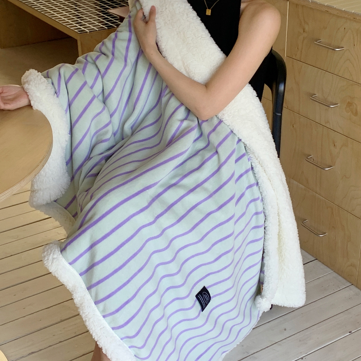 （总）桃喜 2025秋冬新款牛奶绒羊羔绒披肩毯条纹系列