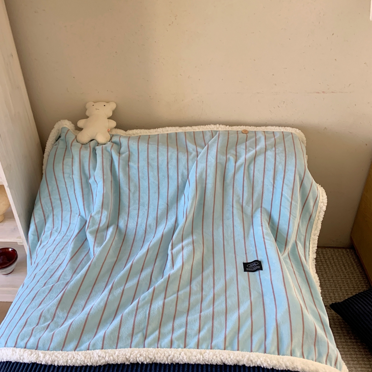 91家纺网 家纺一手货源 找家纺 桃喜 2025秋冬新款牛奶绒羊羔绒披肩毯条纹系列 暮光森林（羊羔绒披肩毯）