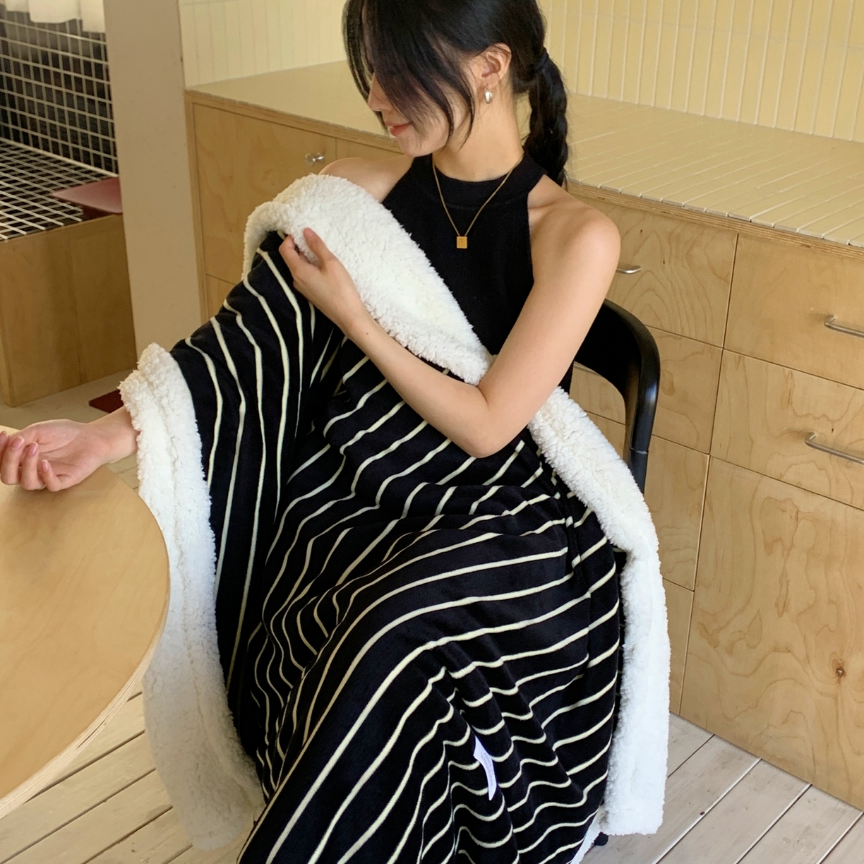 桃喜 2025秋冬新款牛奶绒羊羔绒披肩毯条纹系列 复古黑白（羊羔绒披肩毯）