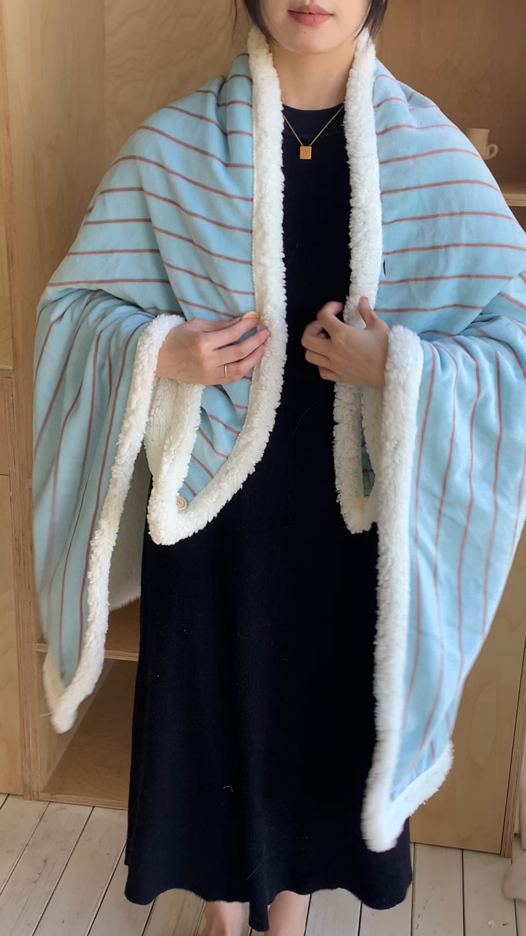 91家纺网 家纺一手货源 找家纺 桃喜 2025秋冬新款牛奶绒羊羔绒披肩毯条纹系列 暮光森林（羊羔绒披肩毯）