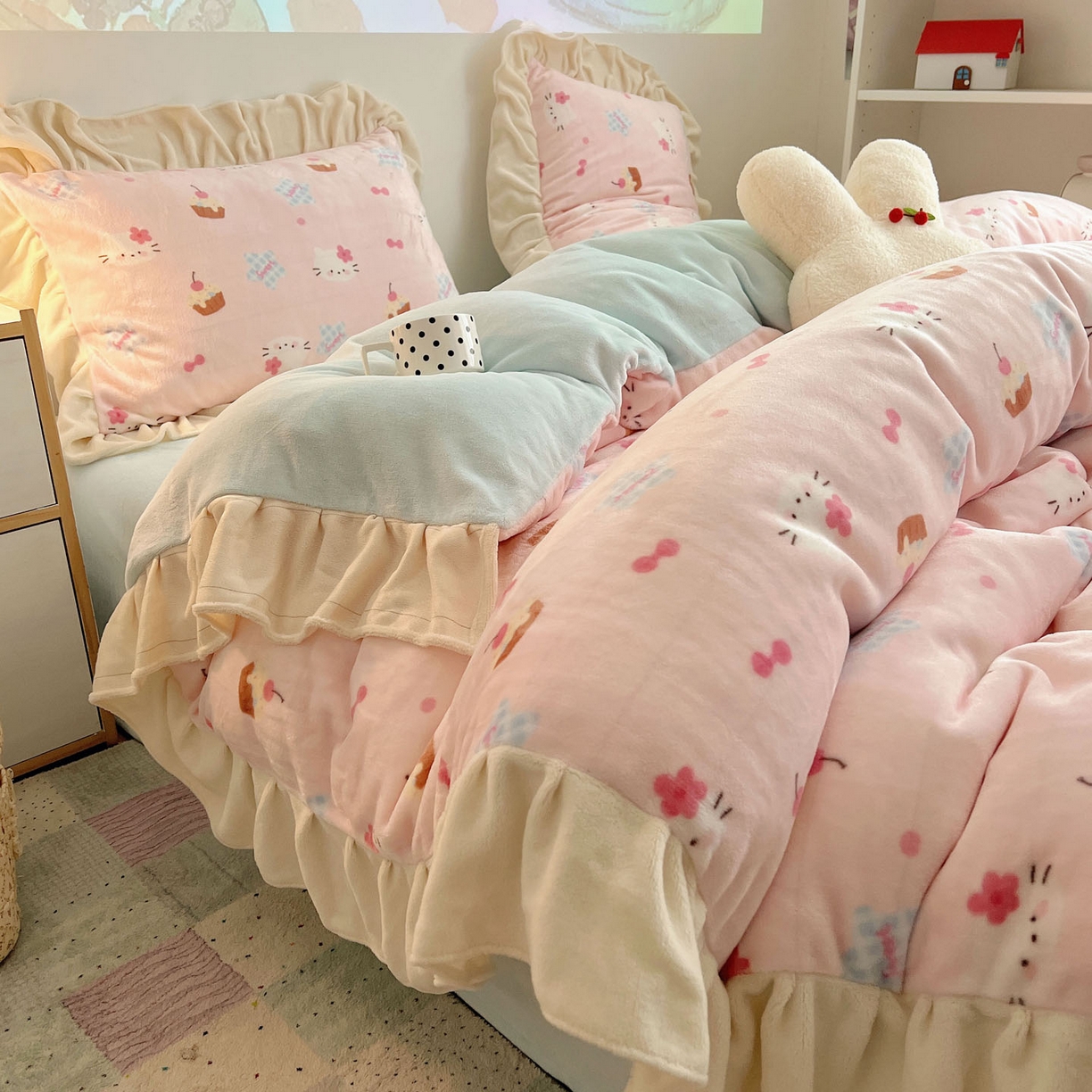 91家纺网 家纺一手货源 找家纺 （总）桃喜 2025新款牛奶绒卡通花边款四件套