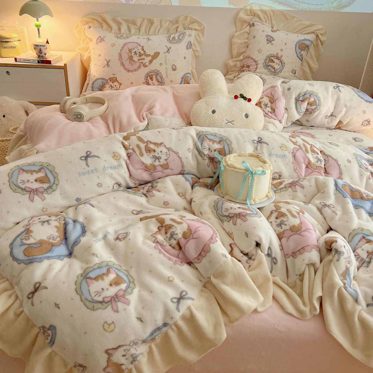 91家纺网 家纺一手货源 找家纺 （总）桃喜 2025新款牛奶绒卡通花边款四件套