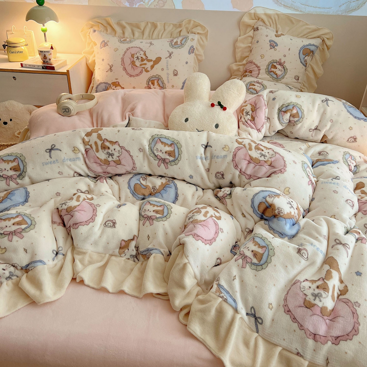 91家纺网 家纺一手货源 找家纺 （总）桃喜 2025新款牛奶绒卡通花边款四件套