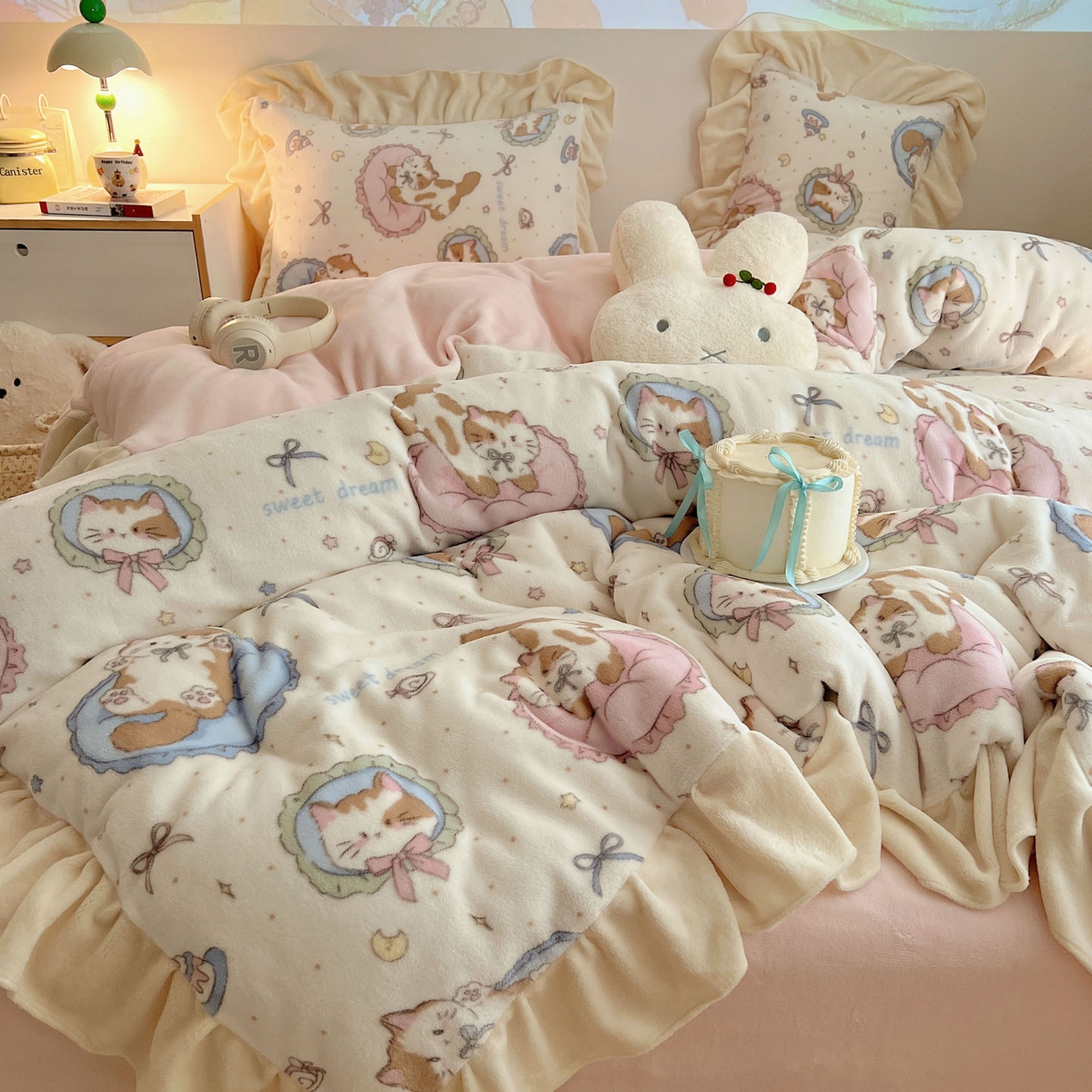 91家纺网 家纺一手货源 找家纺 （总）桃喜 2025新款牛奶绒卡通花边款四件套