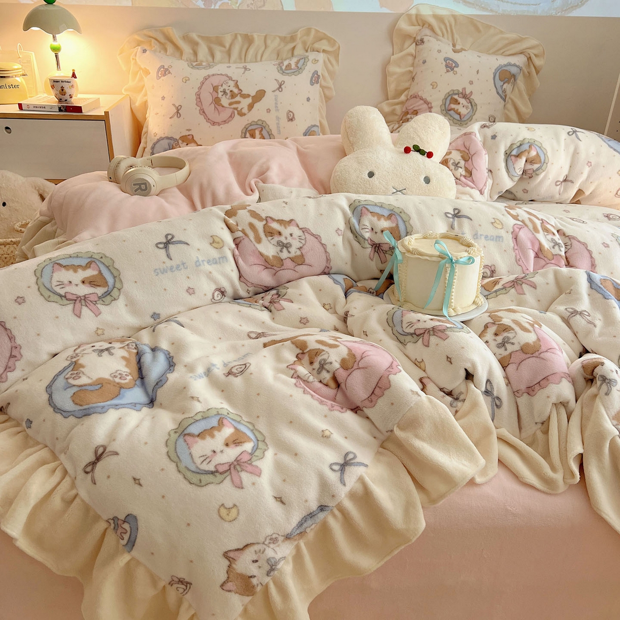 91家纺网 家纺一手货源 找家纺 （总）桃喜 2025新款牛奶绒卡通花边款四件套