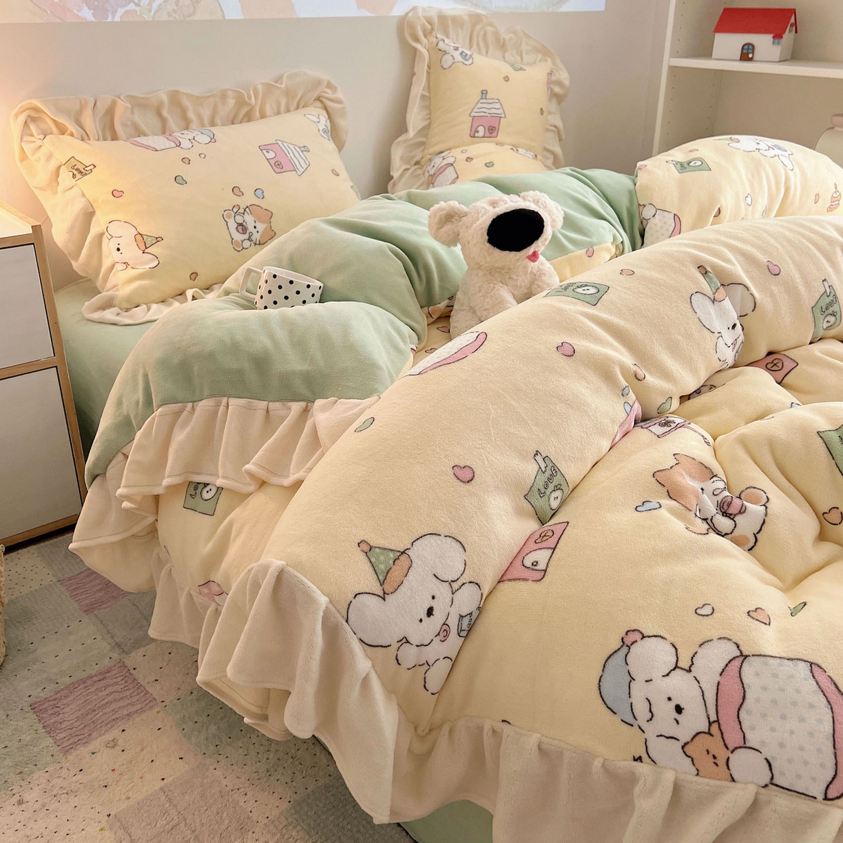 91家纺网 家纺一手货源 找家纺 桃喜 2025新款牛奶绒卡通花边款四件套 奶黄宠物派花边款