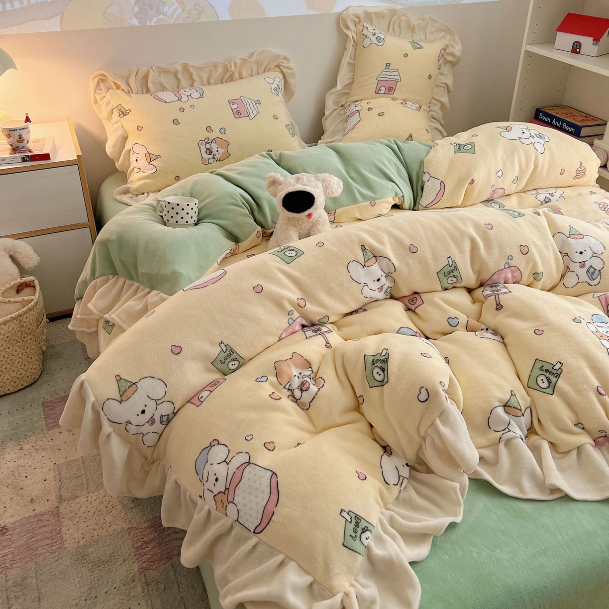 91家纺网 家纺一手货源 找家纺 桃喜 2025新款牛奶绒卡通花边款四件套 奶黄宠物派花边款