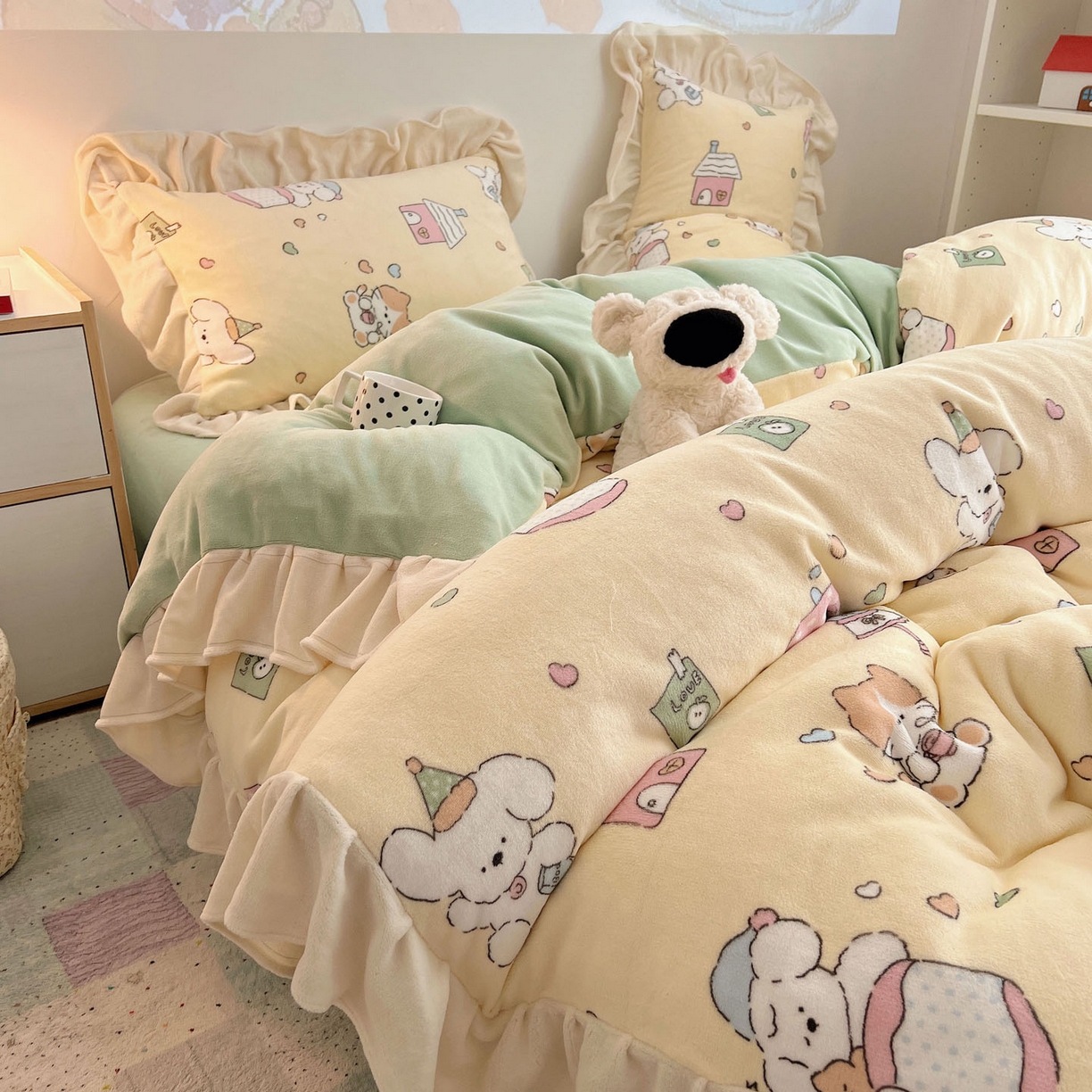 91家纺网 家纺一手货源 找家纺 桃喜 2025新款牛奶绒卡通花边款四件套 奶黄宠物派花边款