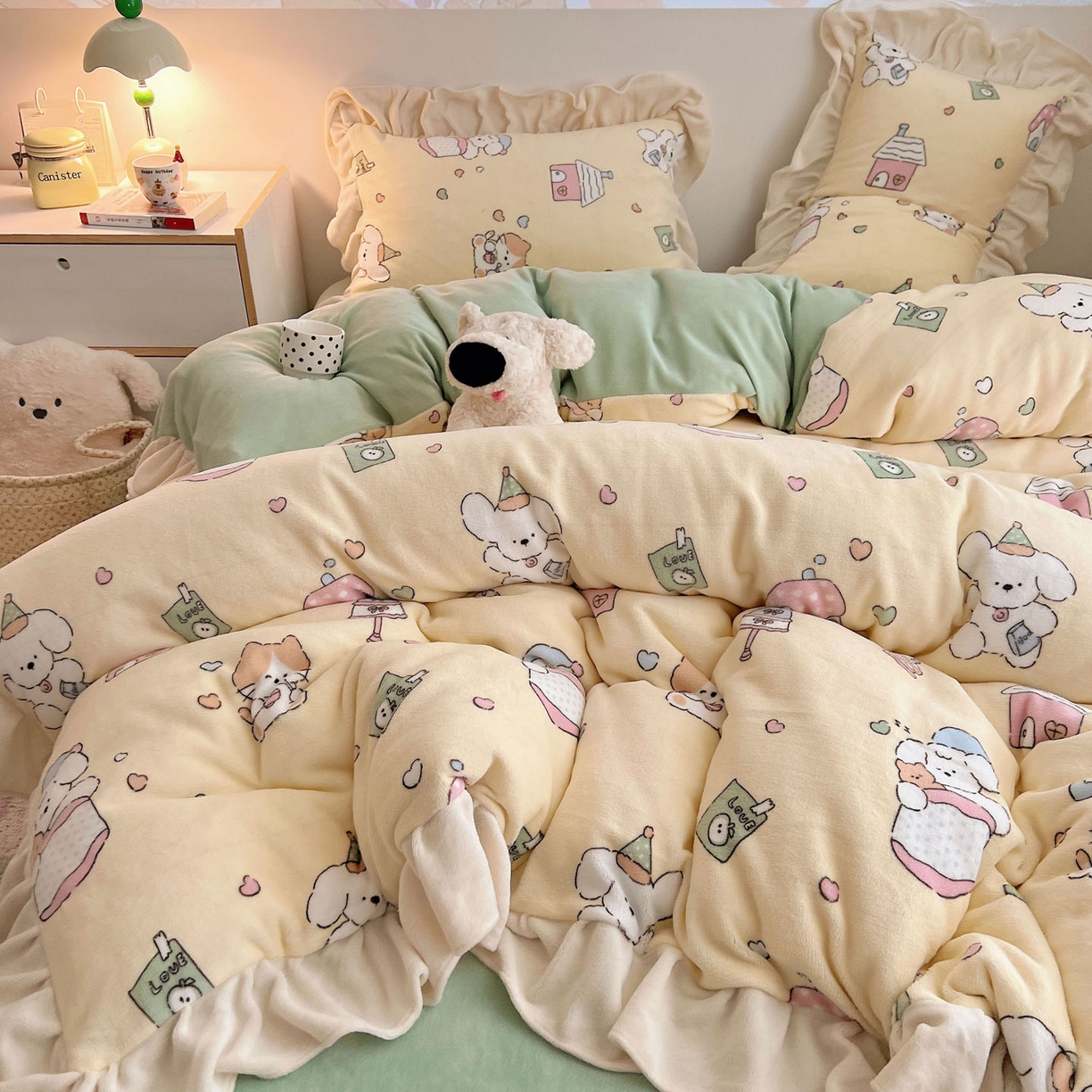 91家纺网 家纺一手货源 找家纺 桃喜 2025新款牛奶绒卡通花边款四件套 奶黄宠物派花边款