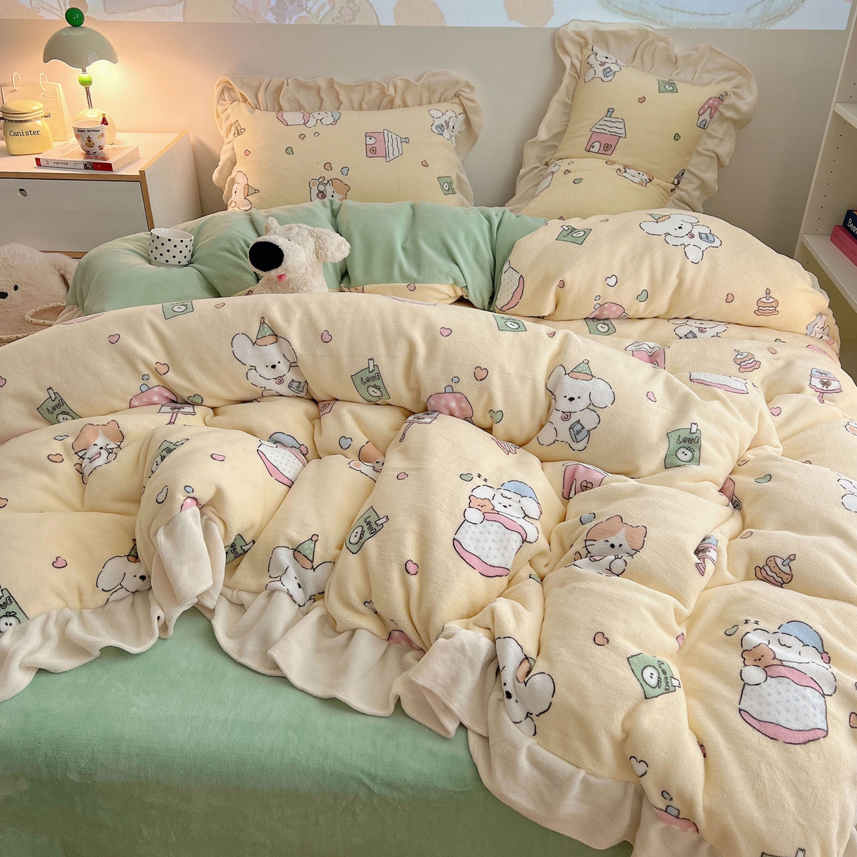 91家纺网 家纺一手货源 找家纺 桃喜 2025新款牛奶绒卡通花边款四件套 奶黄宠物派花边款