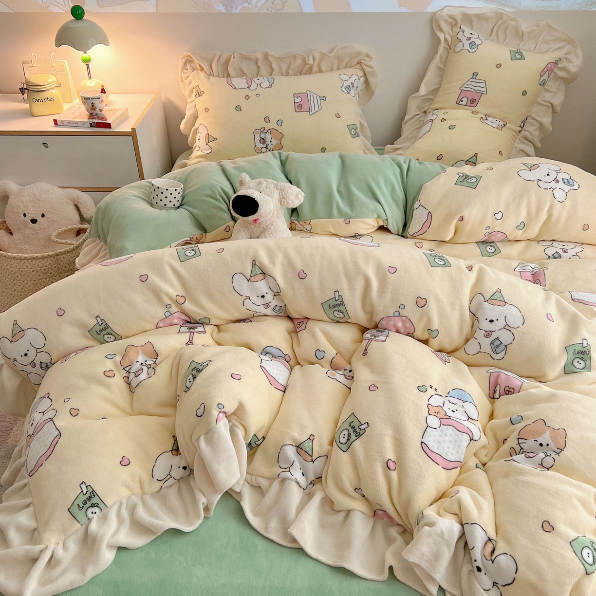 91家纺网 家纺一手货源 找家纺 桃喜 2025新款牛奶绒卡通花边款四件套 奶黄宠物派花边款