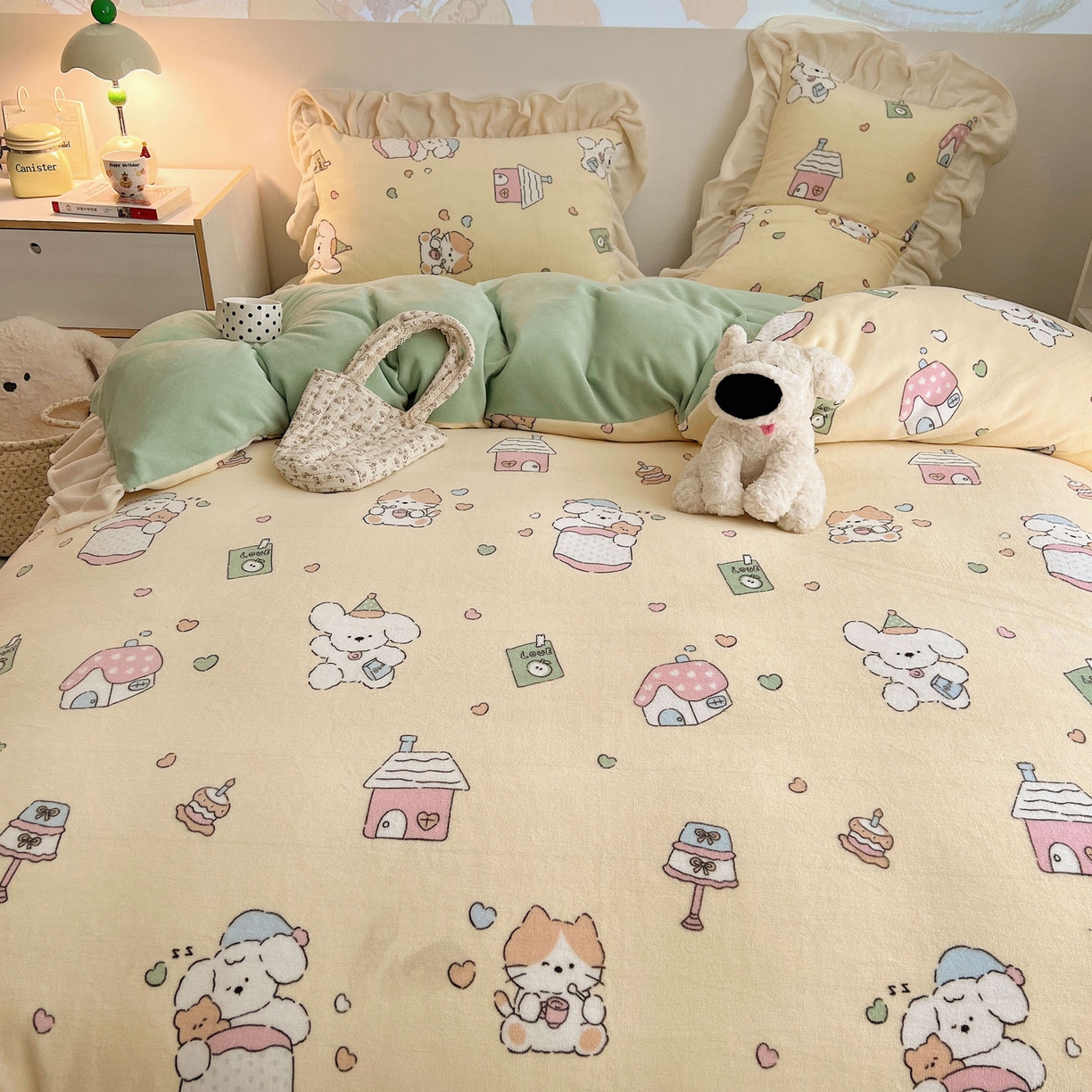 91家纺网 家纺一手货源 找家纺 桃喜 2025新款牛奶绒卡通花边款四件套 奶黄宠物派花边款