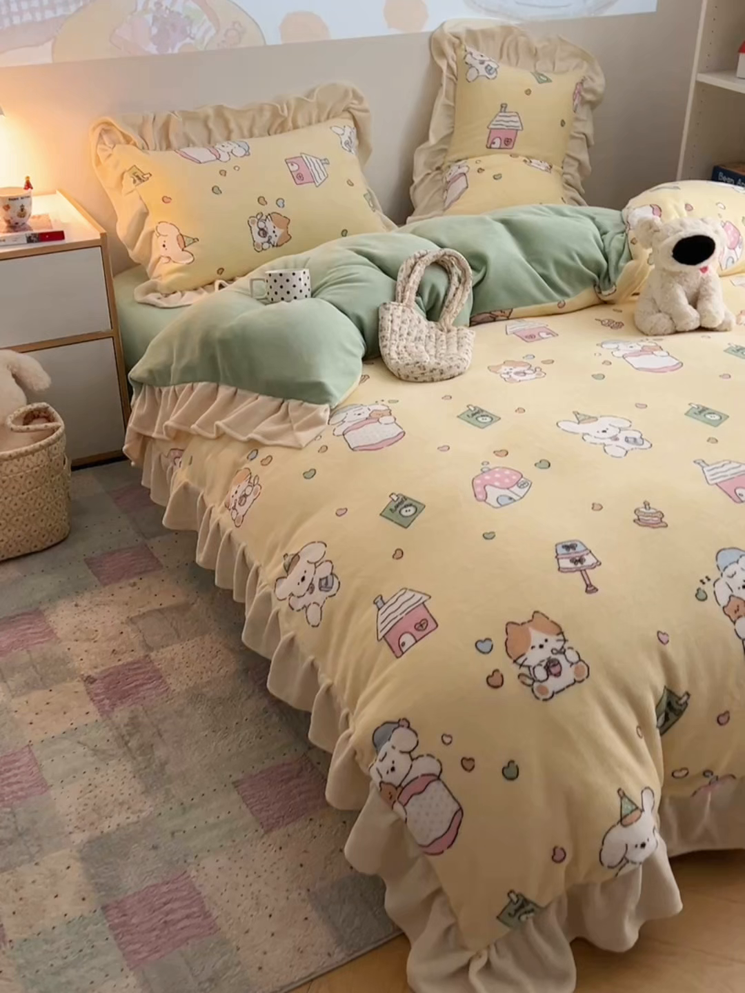 91家纺网 家纺一手货源 找家纺 桃喜 2025新款牛奶绒卡通花边款四件套 奶黄宠物派花边款