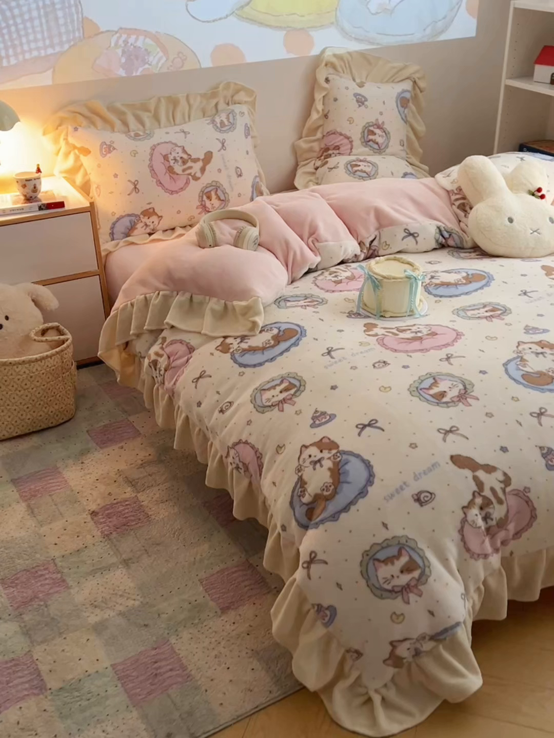 91家纺网 家纺一手货源 找家纺 （总）桃喜 2025新款牛奶绒卡通花边款四件套