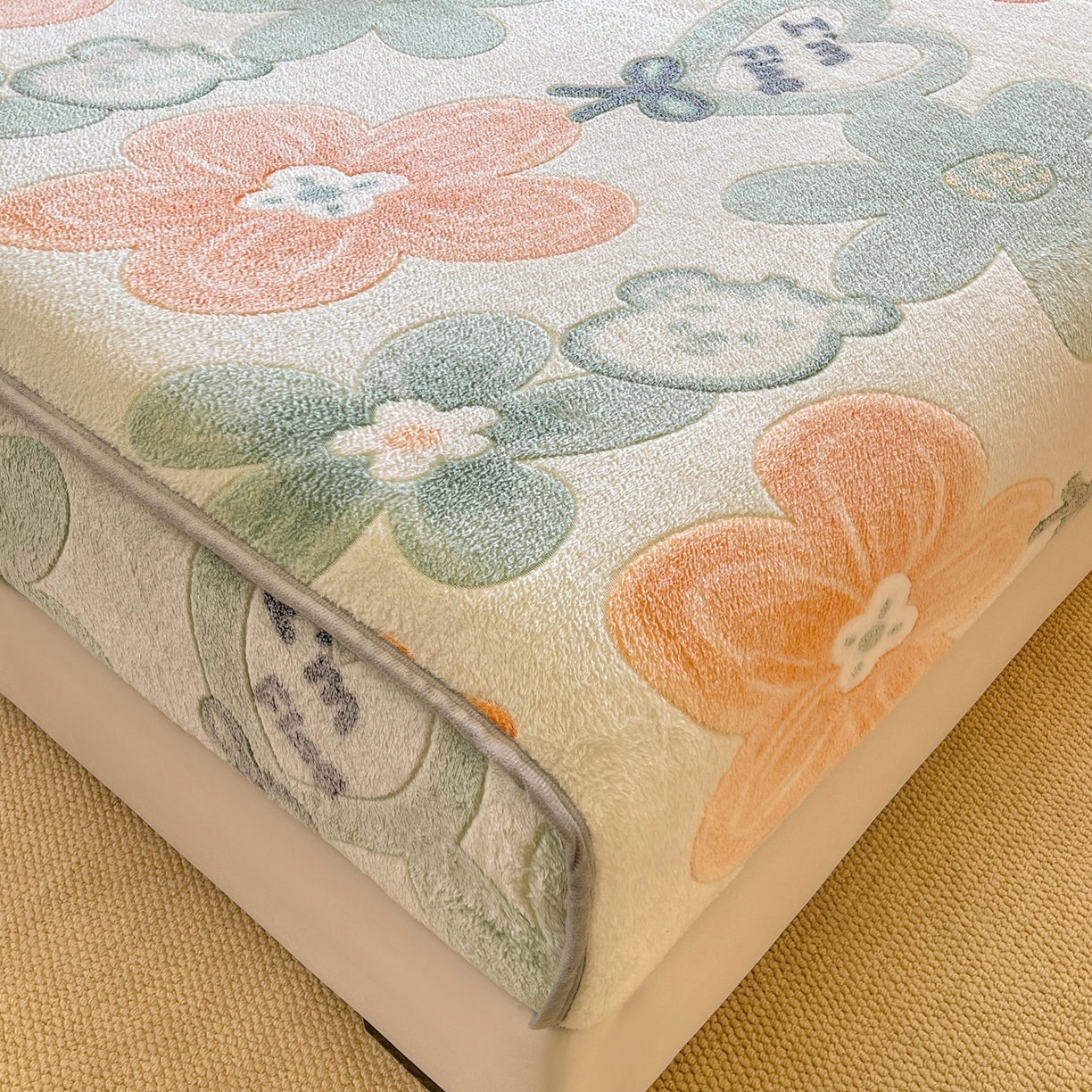 91家纺网 家纺一手货源 找家纺 牵梦萦家纺 2025新款雪花绒立体包边床笠 花梦乐园