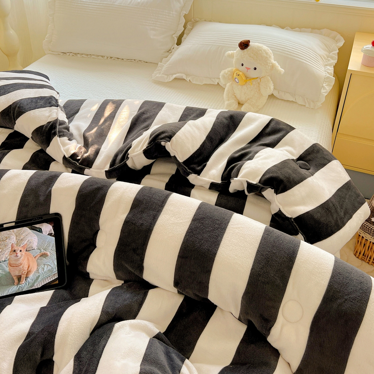 91家纺网 家纺一手货源 找家纺 寐居家纺 2025新款双面牛奶绒冬被被子被芯 赫本