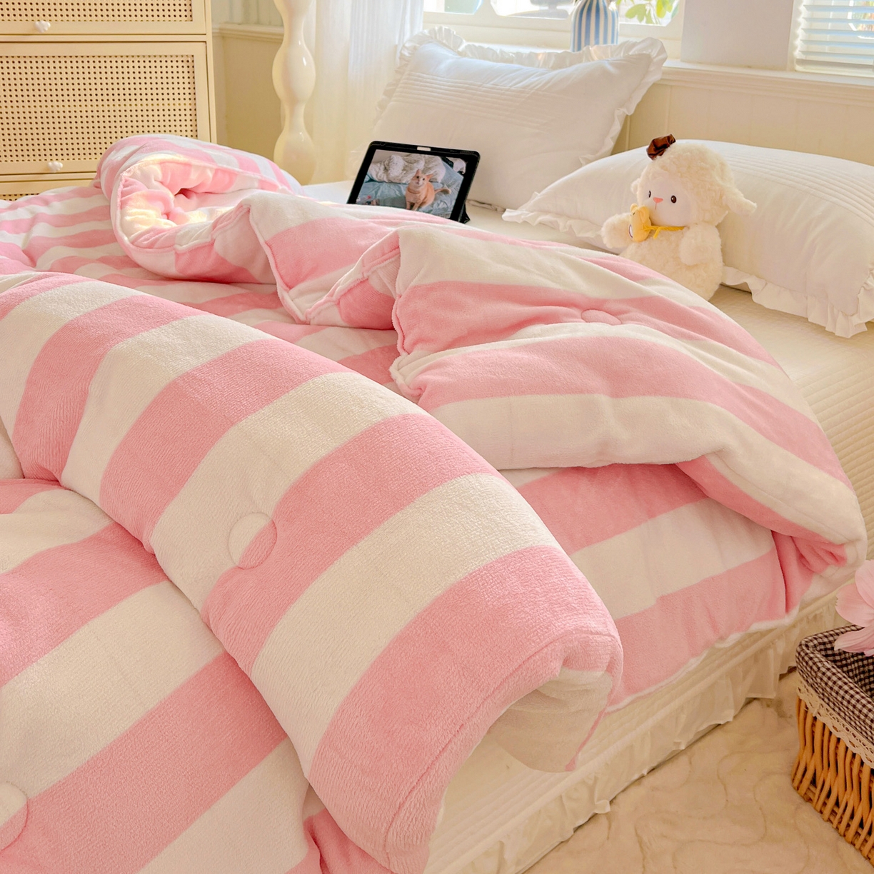 91家纺网 家纺一手货源 找家纺 寐居家纺 2025新款双面牛奶绒冬被被子被芯 甜心