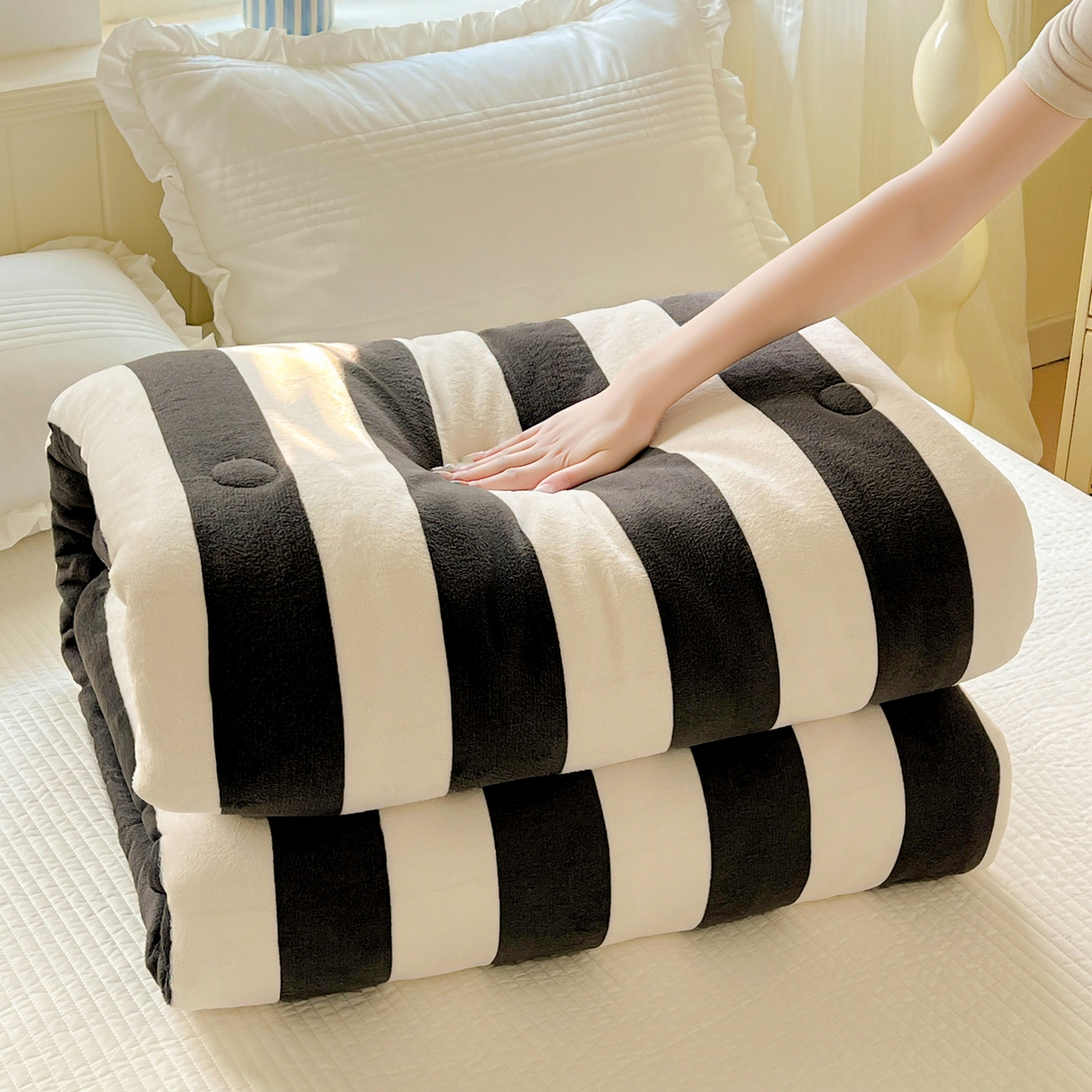 91家纺网 家纺一手货源 找家纺 寐居家纺 2025新款双面牛奶绒冬被被子被芯 赫本