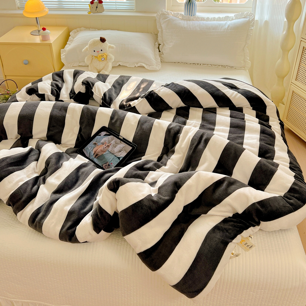 91家纺网 家纺一手货源 找家纺 寐居家纺 2025新款双面牛奶绒冬被被子被芯 赫本