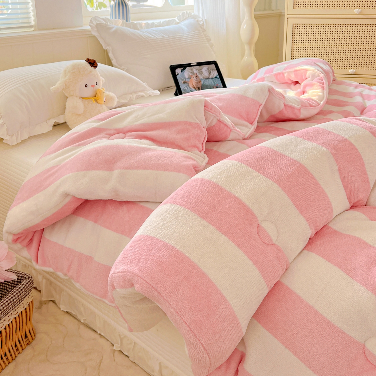 91家纺网 家纺一手货源 找家纺 寐居家纺 2025新款双面牛奶绒冬被被子被芯 甜心