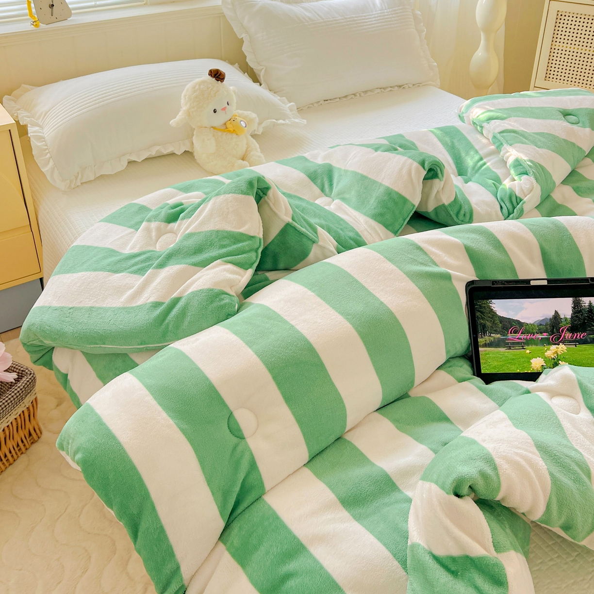 91家纺网 家纺一手货源 找家纺 寐居家纺 2025新款双面牛奶绒冬被被子被芯 荷尔蒙