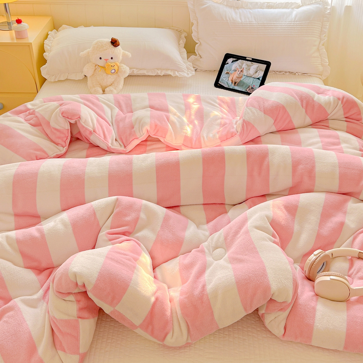 91家纺网 家纺一手货源 找家纺 寐居家纺 2025新款双面牛奶绒冬被被子被芯 甜心