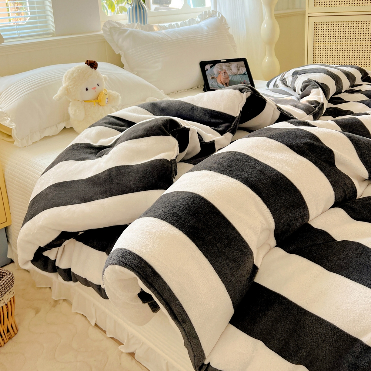 91家纺网 家纺一手货源 找家纺 寐居家纺 2025新款双面牛奶绒冬被被子被芯 赫本