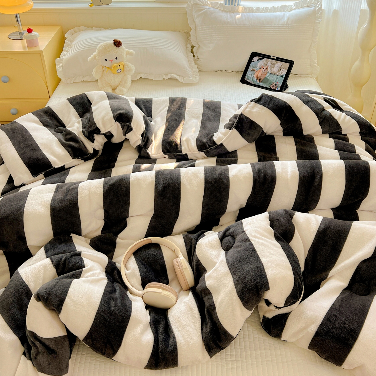 91家纺网 家纺一手货源 找家纺 寐居家纺 2025新款双面牛奶绒冬被被子被芯 赫本