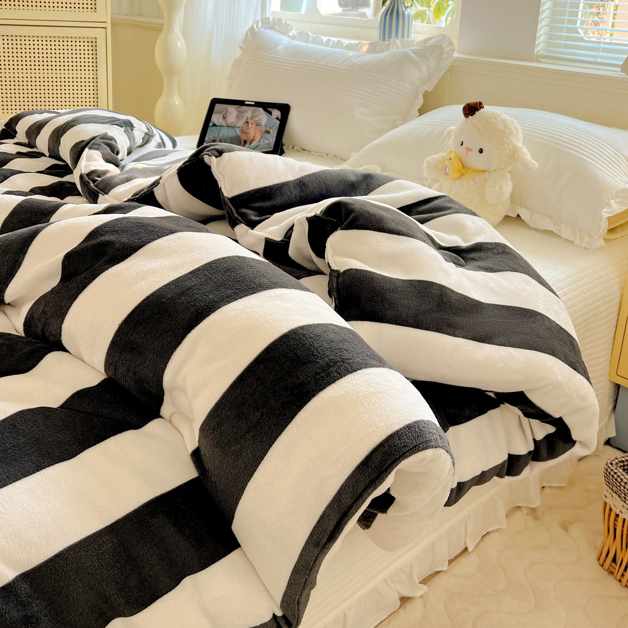 91家纺网 家纺一手货源 找家纺 寐居家纺 2025新款双面牛奶绒冬被被子被芯 赫本