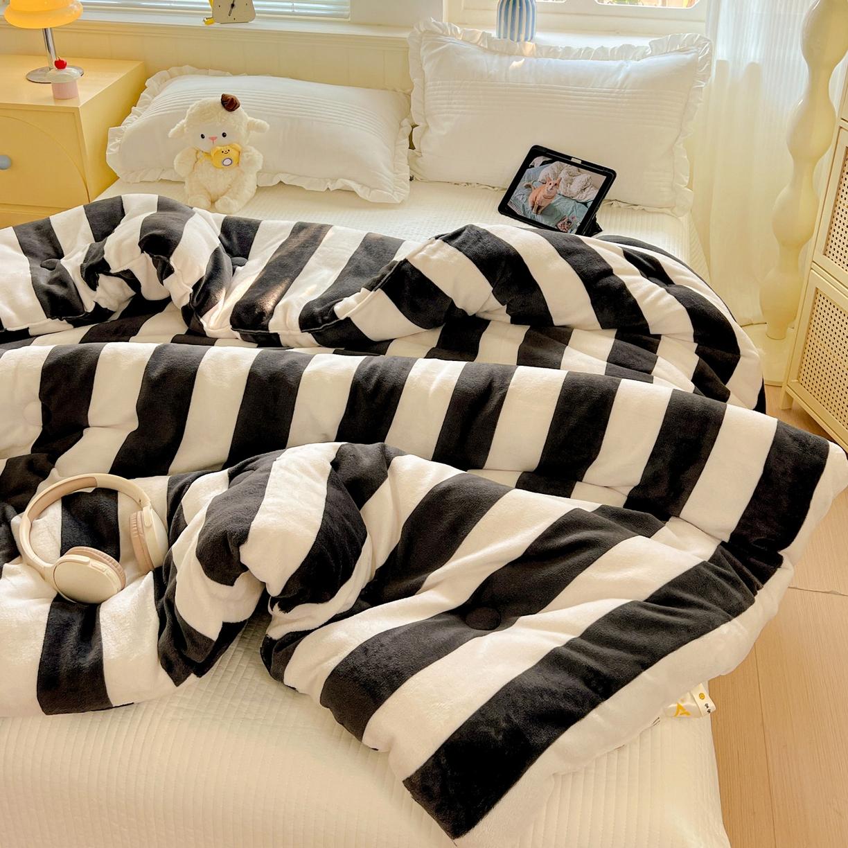 91家纺网 家纺一手货源 找家纺 寐居家纺 2025新款双面牛奶绒冬被被子被芯 赫本