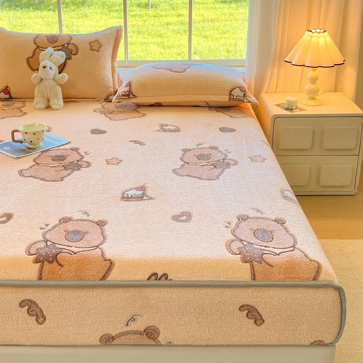 91家纺网 家纺一手货源 找家纺 牵梦萦家纺 2025新款雪花绒立体包边床笠 卡皮巴拉