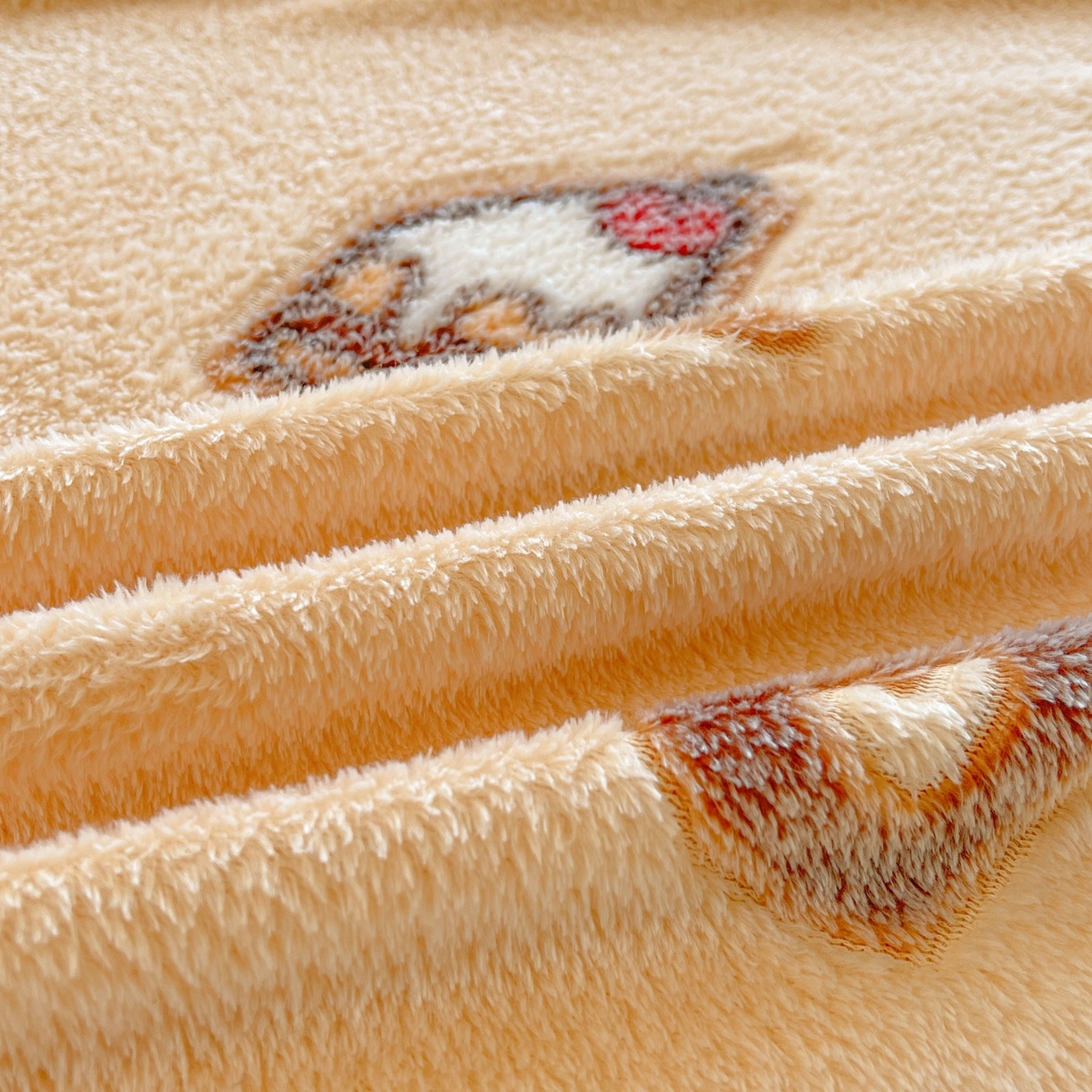 91家纺网 家纺一手货源 找家纺 牵梦萦家纺 2025新款雪花绒立体包边床笠 卡皮巴拉