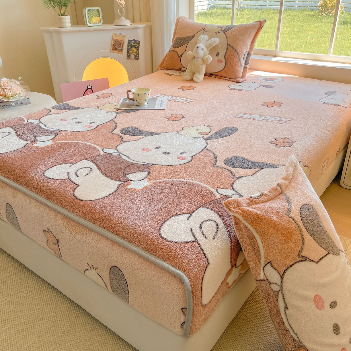 91家纺网 家纺一手货源 找家纺 牵梦萦家纺 2025新款雪花绒立体包边床笠 快乐小狗