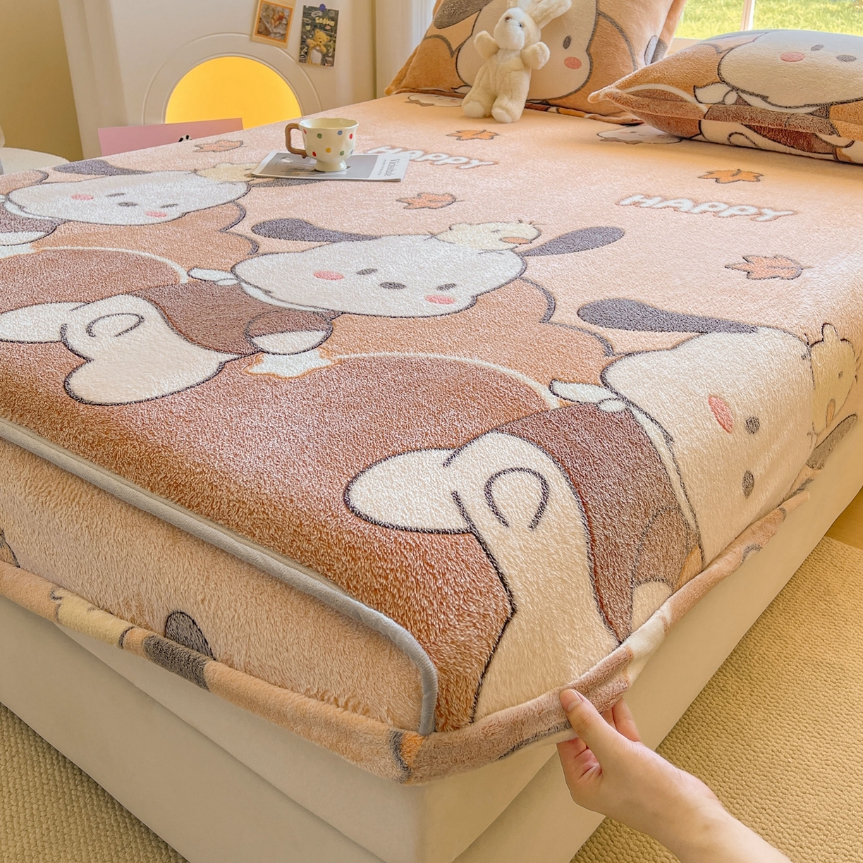 91家纺网 家纺一手货源 找家纺 牵梦萦家纺 2025新款雪花绒立体包边床笠 快乐小狗