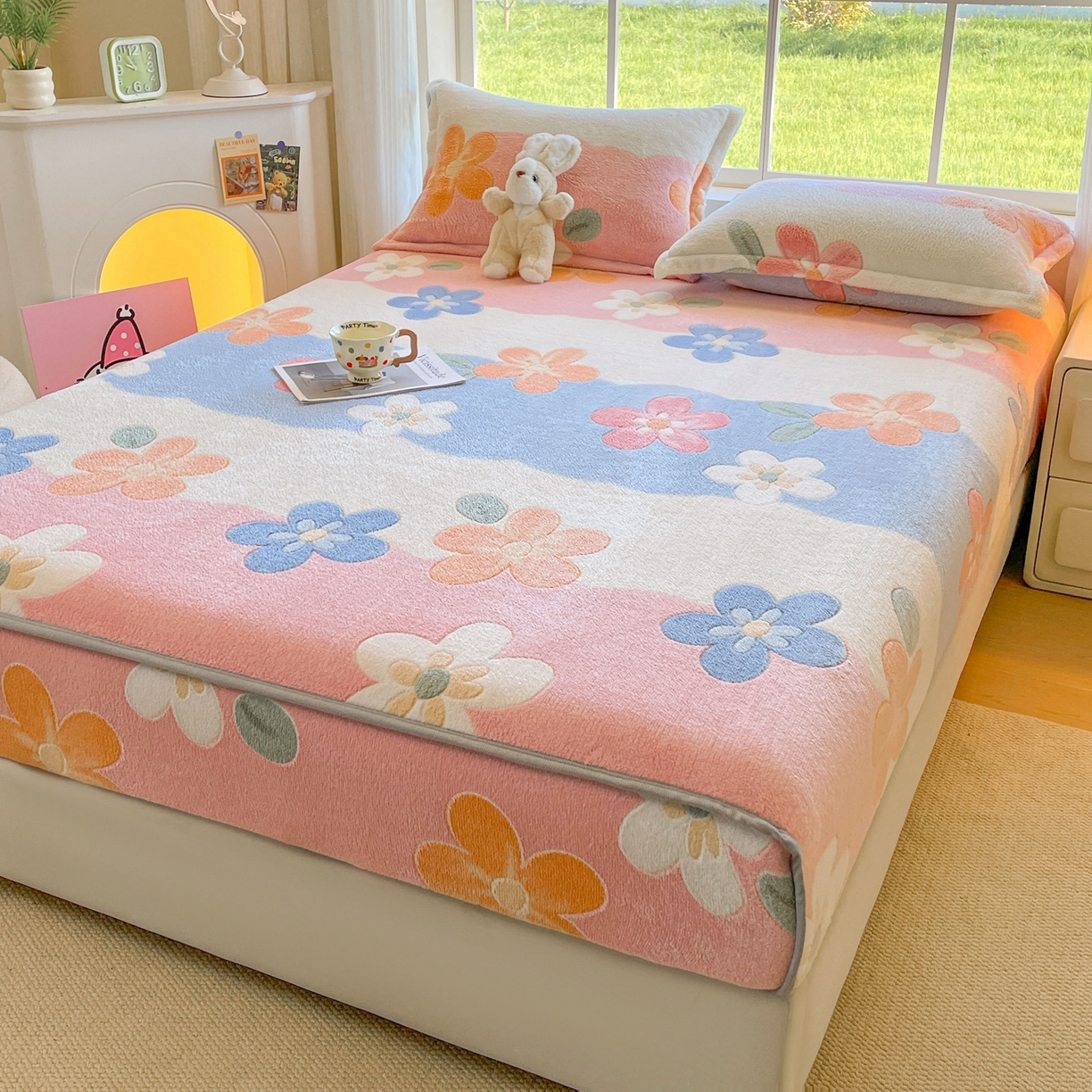 91家纺网 家纺一手货源 找家纺 牵梦萦家纺 2025新款雪花绒立体包边床笠 迷人花语